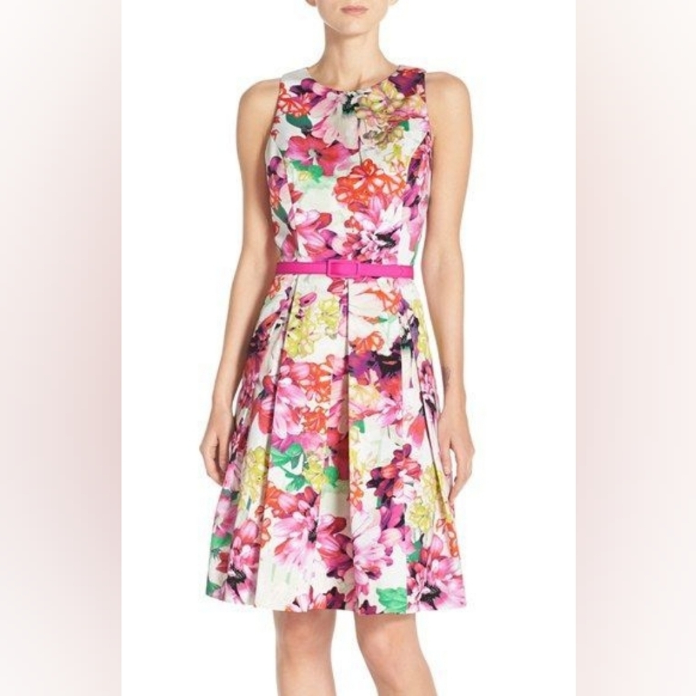 Beautiful floral dress. Size 8p.